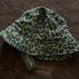 NWT Marcus Adler green leopard beach hat One size